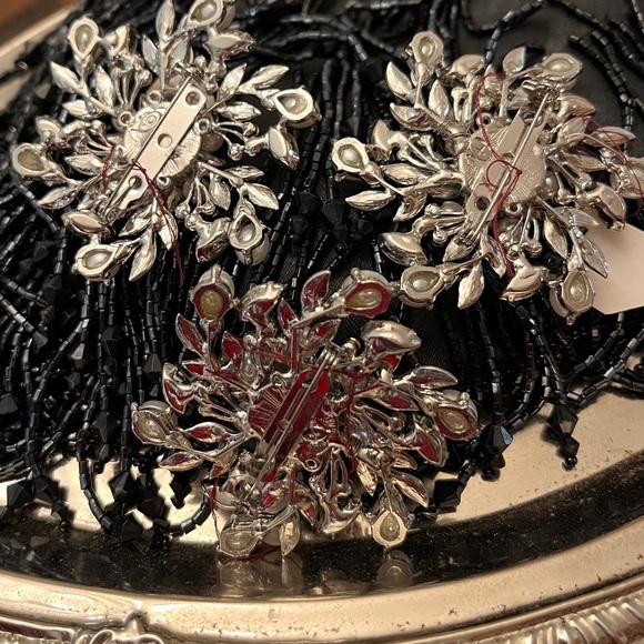 Elegant Silverplated brooch with faux pearls and rhinestones-brand new with tags - Picture 11 of 12